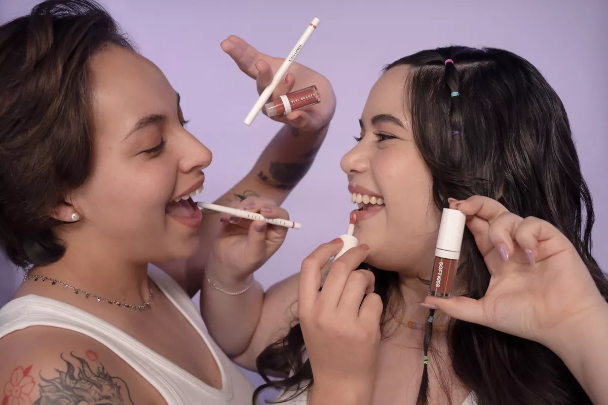 YIYI Beauty Kiss Liner
